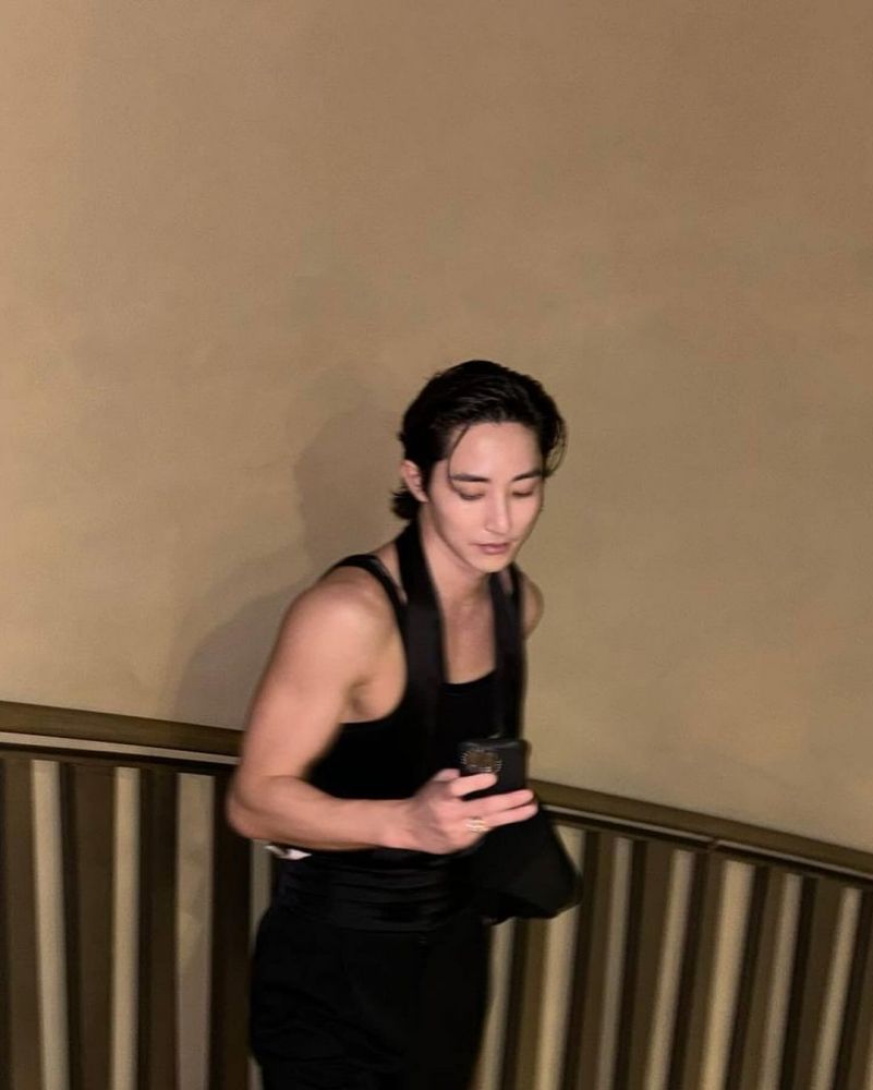 D&G財閥兄弟出任務！李洙赫、NCT道英「小鳥依人照」曝光！粉絲爆笑：在一起吧！-8