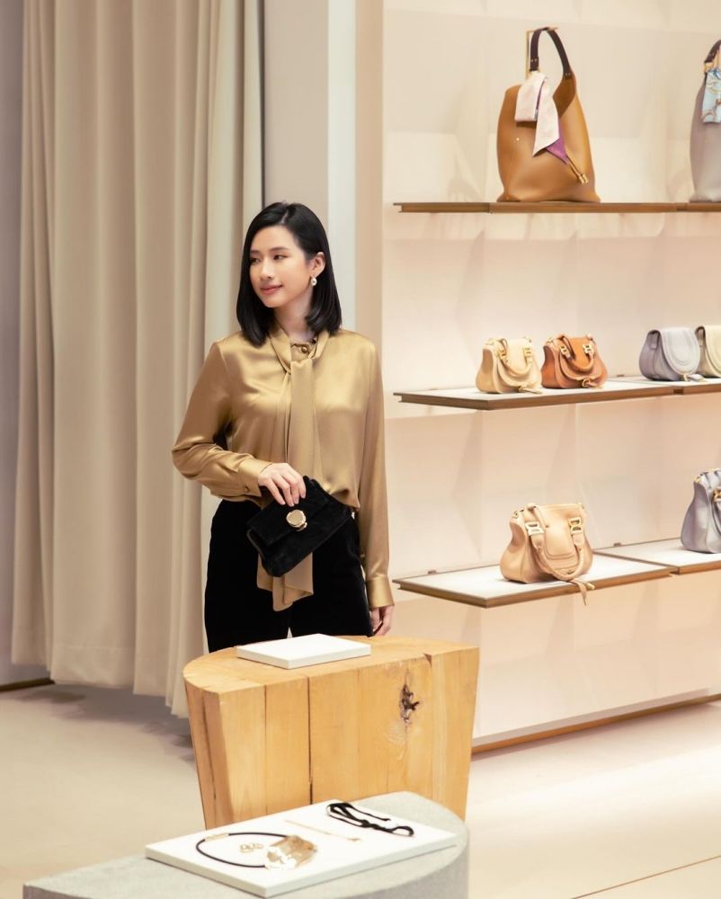 Chloé「安潔莉娜裘莉」合作系列太美！「白色半月包」周興哲老婆趙岱新都想入手！-5