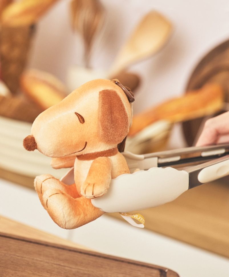 7-11開賣超可愛「奶油烘焙坊」系列史努比周邊！萌炸「麵包史努比玩偶、甜點師歐拉夫吊飾」全都想買！-11