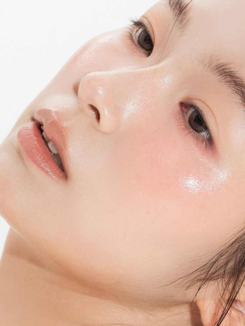 比水光更美的澎潤光！爆紅唇頰兩用「印章布丁光腮紅」，韓女化妝包都有這顆、鬆弛感裸妝必備！-22