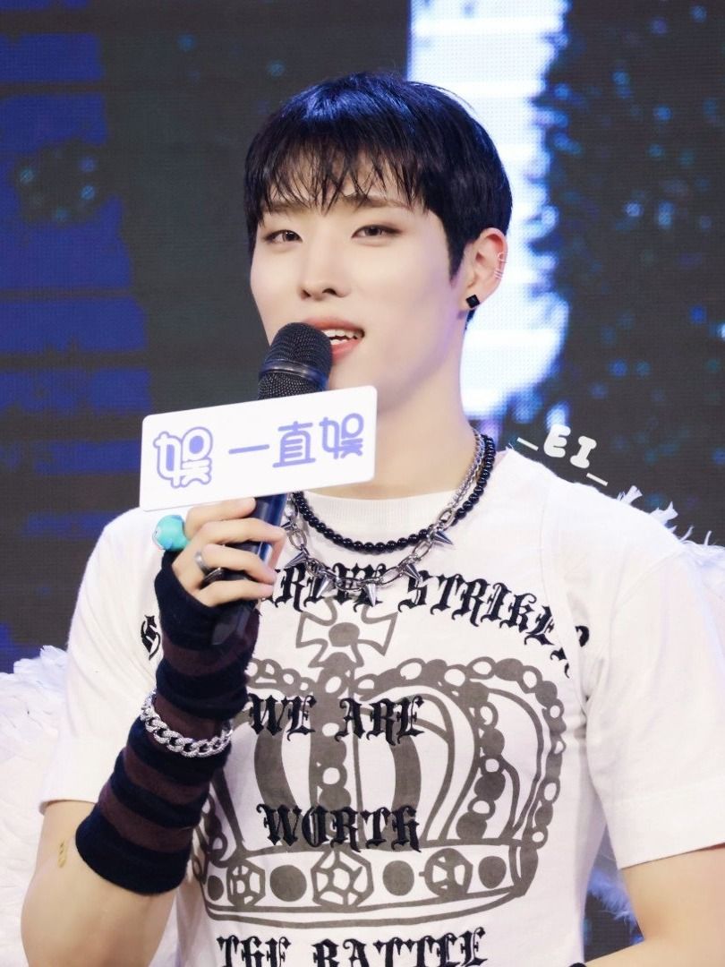 韓網評選7位韓國四代男團最強主唱！TXT太顯音色溫柔，SKZ昇玟現場超穩，ATEEZ鍾浩高音驚人！-11