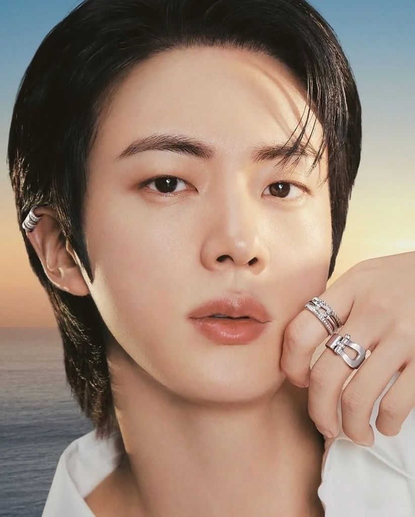 8位「人間鑽石」韓國男神代表！Felix全包LV、泰亨、邊佑錫Cartier卡地亞加持！-17