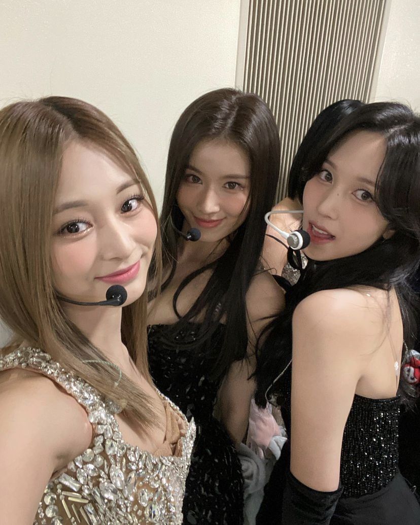 韓網熱議5組最受喜歡的女團百慕達Line！始祖是少女時代，IVE神顏值合體太養眼！-2