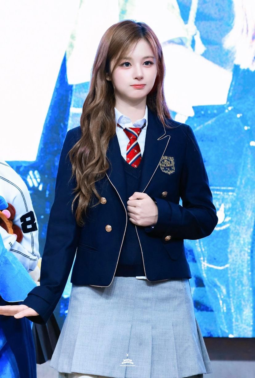 韓網公認6位擁有「漫畫臉」的KPOP女偶像！張員瑛被封「人間富江」，Karina、有娜臉蛋太精緻-7