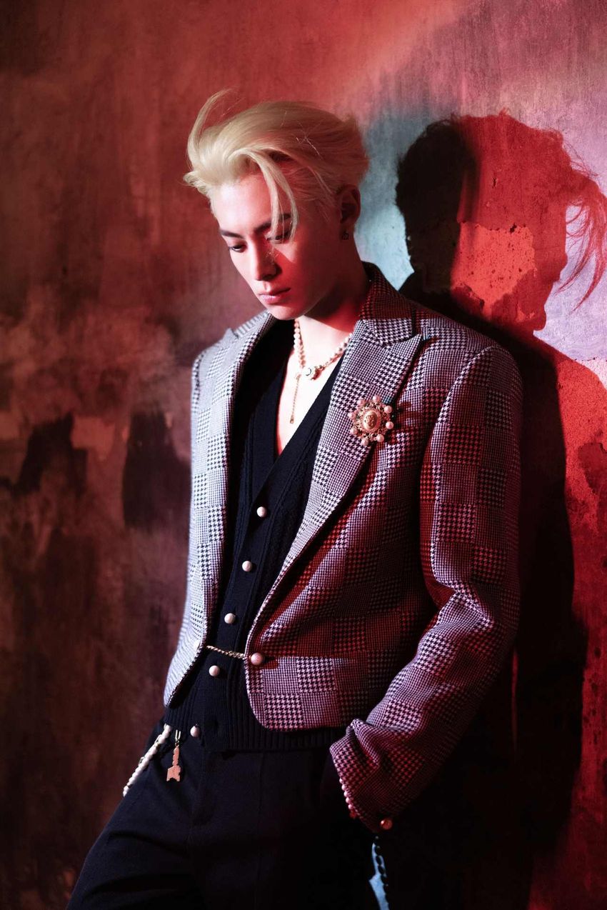 2023騰訊星光大賞出席男星造型直擊！王鶴棣金髮殺瘋，龔俊cos黑天鵝