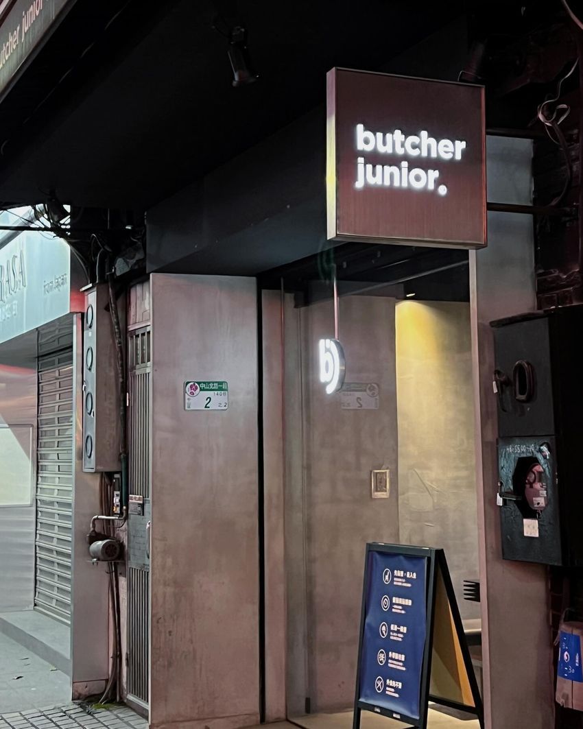 2024台北必吃漢堡店推薦！市政府人氣夯店「BURNT」排爆也要吃、這間花生牛肉堡沒點會後悔！-5