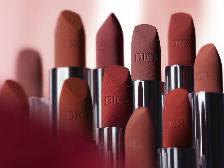 JISOO未上市搶先曝光唇膏來了！DIOR「藍星柔紗唇膏」柔紗霧面新質地