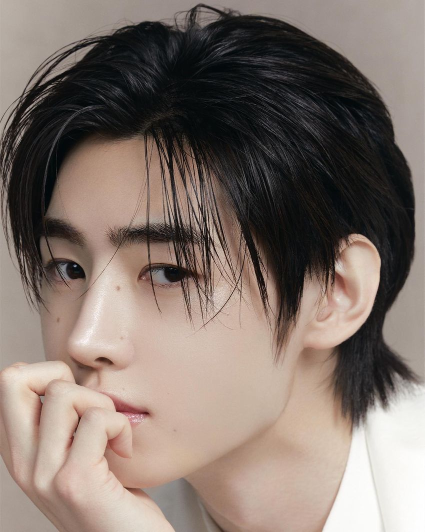 從Stray Kids Felix到李洙赫，這十位韓團男神都在用的「氣墊粉餅」清單，你還沒收藏？-3