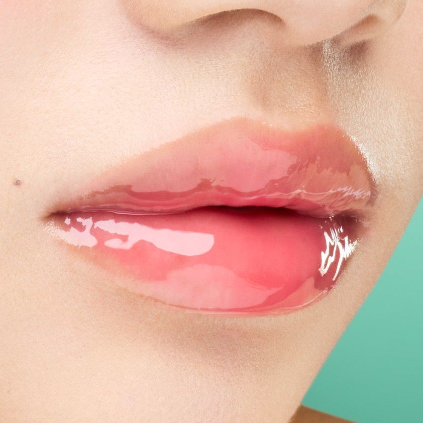 植村秀打造嘟嘟唇天花板！全新「玻光嘟唇棒」注入市場最高濃度護唇精華、澎彈玻璃妝感，養唇＋潤色＋嘟唇一抹搞定！-10