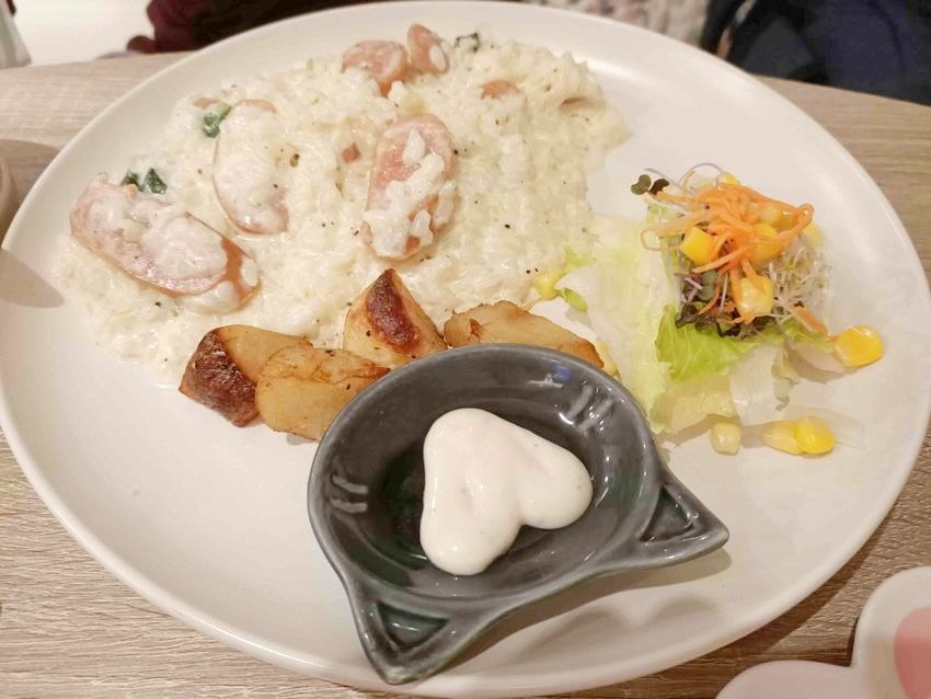 2025雙北4間貓咪咖啡廳推薦！呆萌賓士貓店長讓你擼到爆、還有Q翻「貓貓造型甜點」要吃！-18