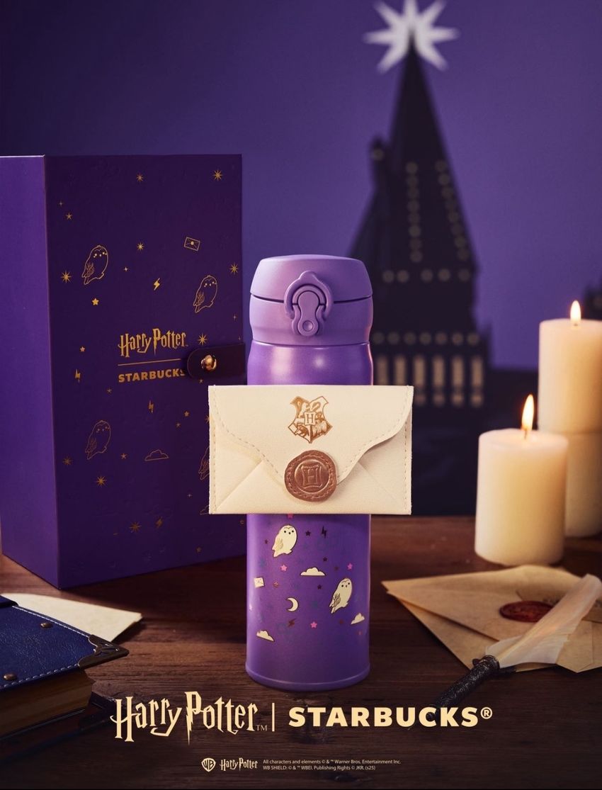 星巴克跟哈利波特聯名了！「四大學院馬克杯、霍格華茲學院玻璃杯、魔法師小熊吊飾」全都太想買！ ｜ POPO筆記, image size:850x1115