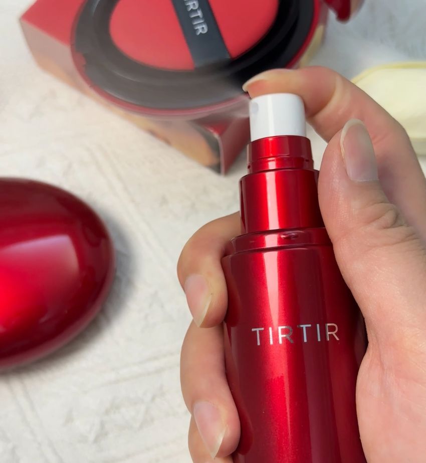 美妝版熱議「人生定妝噴霧」推薦！I’M MEME、1028開架CP值超高、TIRTIR日本賣破百萬瓶，這款還能補防曬！-2