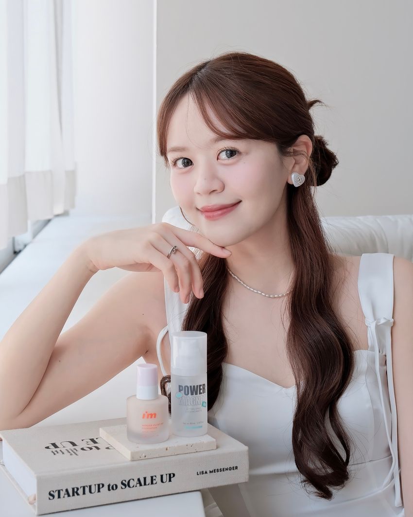 美妝版熱議「人生定妝噴霧」推薦！I’M MEME、1028開架CP值超高、TIRTIR日本賣破百萬瓶，這款還能補防曬！-11