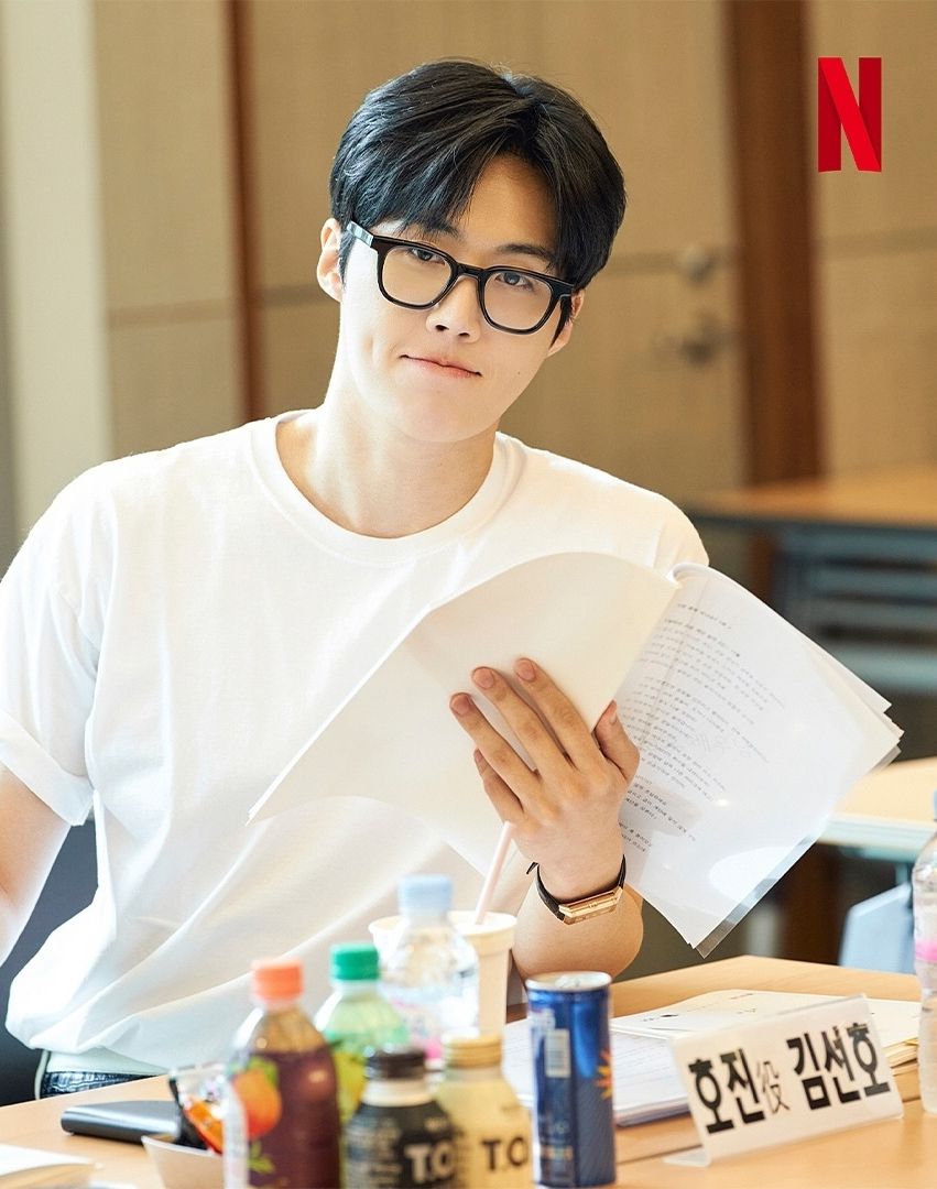 Netflix 2026上半年最期待！浪漫韓劇《愛情怎麼翻譯？》1/16上線，金宣虎＆高允貞心動炸裂！-5