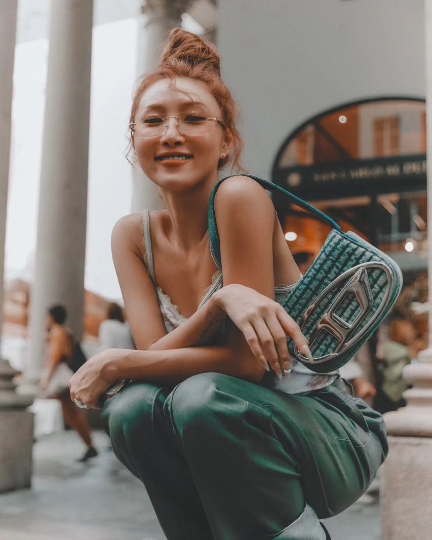 無框眼鏡回來了？！Jisoo、宮脇咲良戴起來變「嬰兒巴掌臉」的秘密曝光！-2