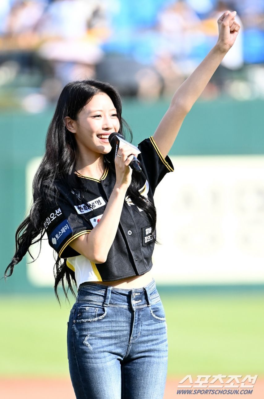 棒球迷認證6位最強「勝利妖精」KPOP偶像！泰亨「勝利V」名副其實，禮志＆薇娟獲「開球女神」稱號！-11