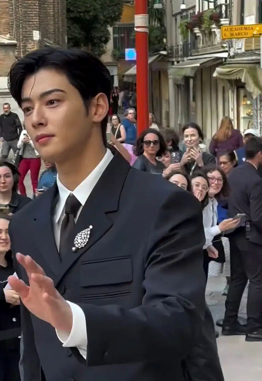 韓網公認6位「本人比鏡頭更帥」的KPOP男偶像！Felix氣場太強，車銀優、成訓行走的心動警報！-2