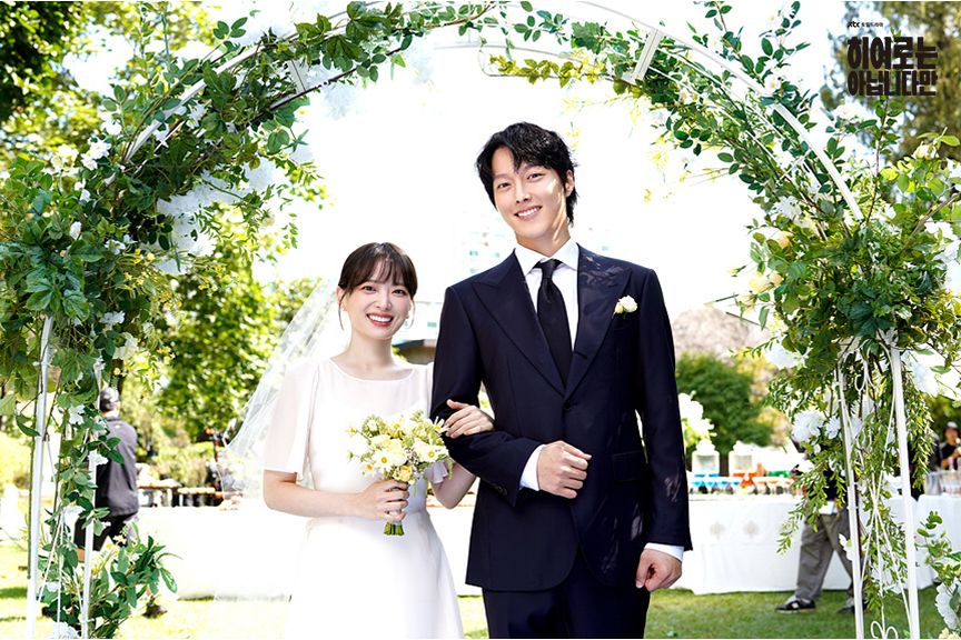 8組2024最美韓劇婚紗照！《淚之女王》《背著善宰跑》致敬「迫降CP」超夢幻！-6
