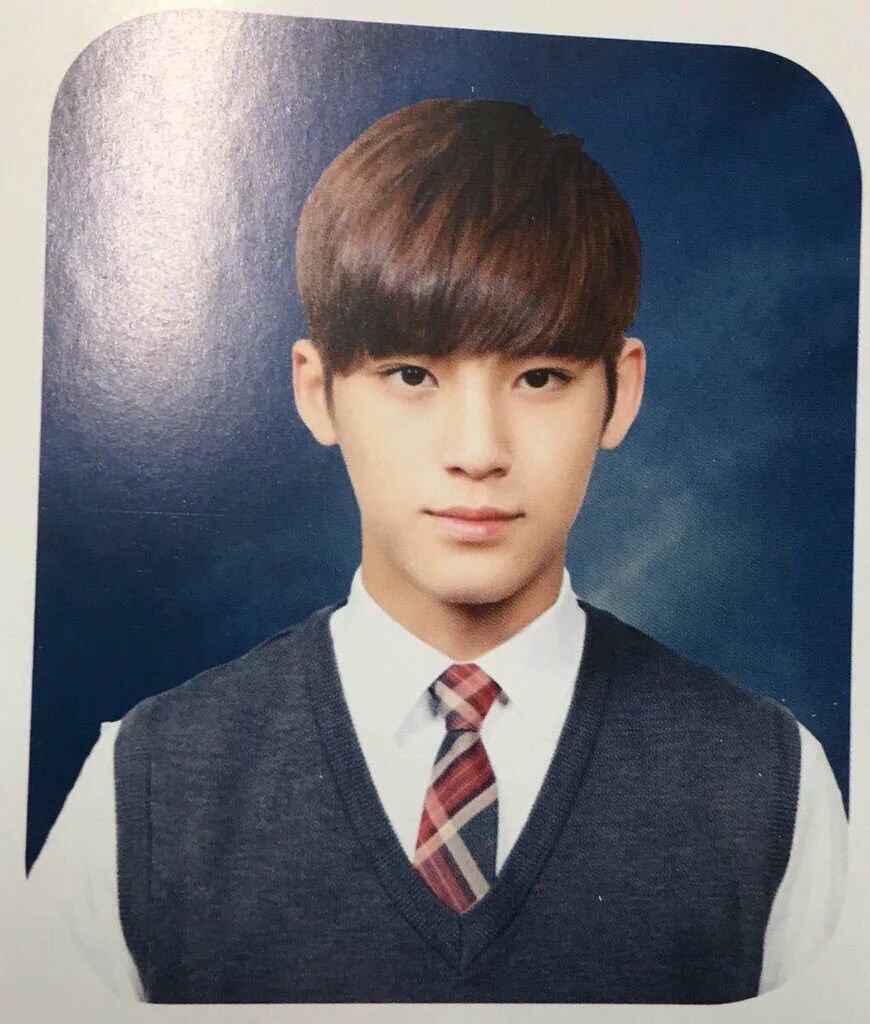 韓網評選「臉讚出身」男偶像！車銀優「母胎帥哥」根本零黑歷史，元彬高中舊照真的太帥，元祖臉讚是這位偶像-12