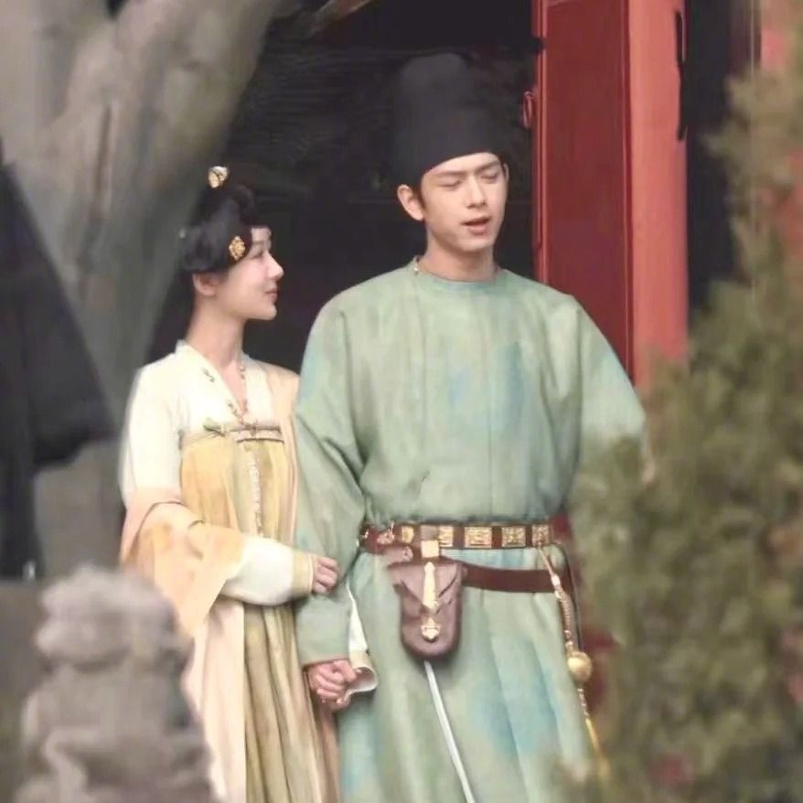 8對2024二搭陸劇CP！楊紫&李現《國色芳華》古裝路透超甜，趙露思&劉宇寧《珠簾玉幕》再現最萌身高差！-3