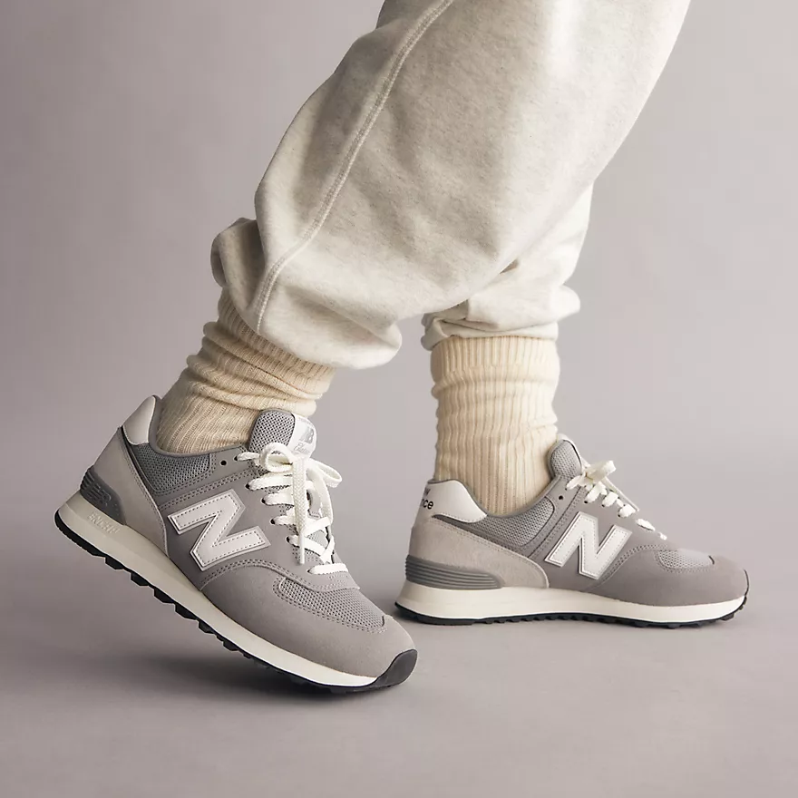 精選2023下半5雙必買質感「灰色球鞋」adidas、New Balance…第一名真的人腳一雙-6