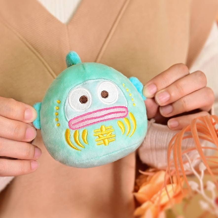 2025蛇年開運小物推薦！三麗鷗「蛇年變裝Hello Kitty玩偶、招福達摩酷洛米」可愛炸、7-11就買得到！-7