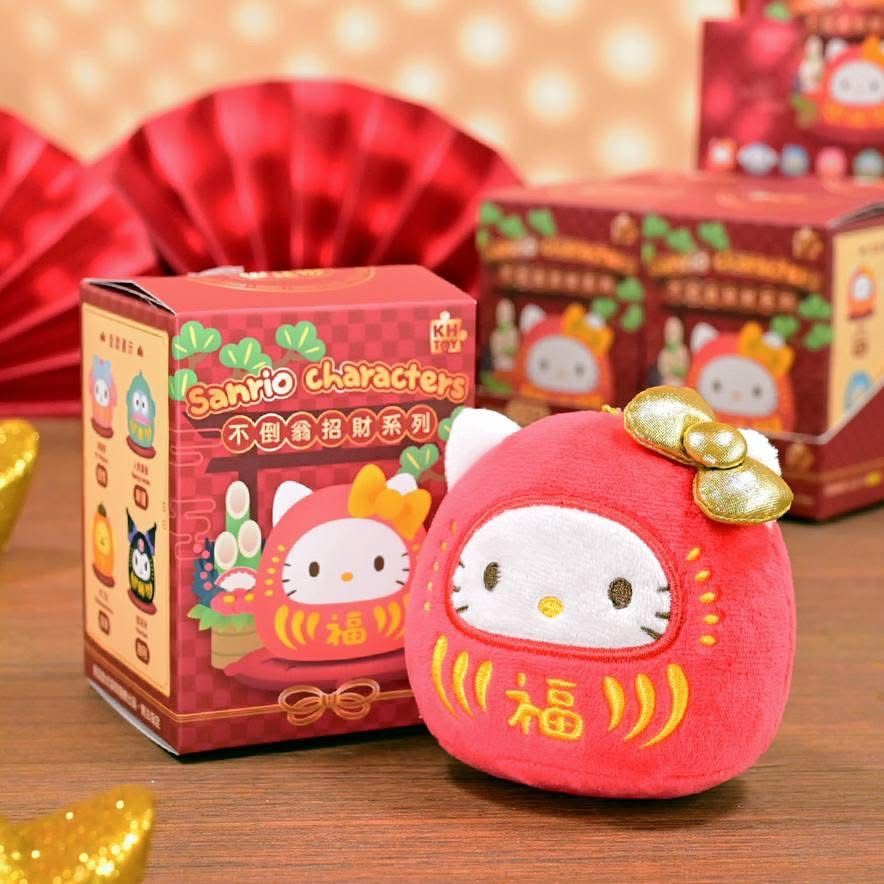 2025蛇年開運小物推薦！三麗鷗「蛇年變裝Hello Kitty玩偶、招福達摩酷洛米」可愛炸、7-11就買得到！-4
