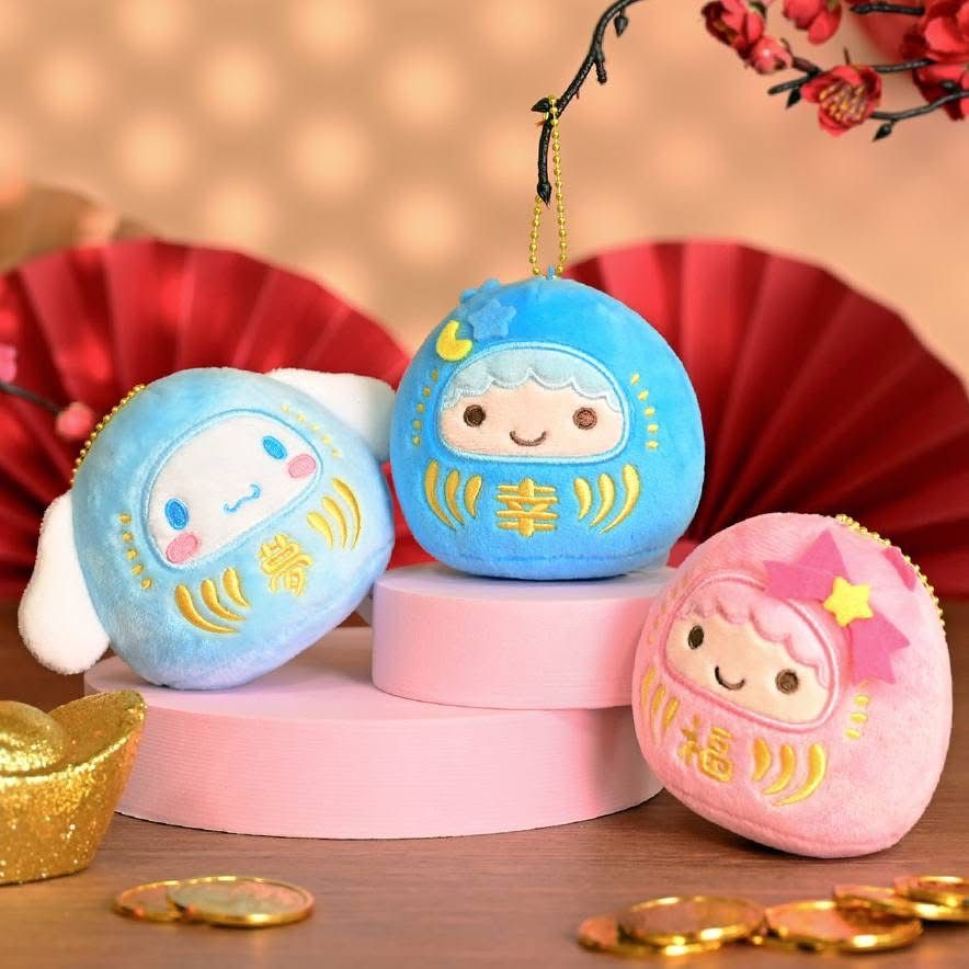 2025蛇年開運小物推薦！三麗鷗「蛇年變裝Hello Kitty玩偶、招福達摩酷洛米」可愛炸、7-11就買得到！-5