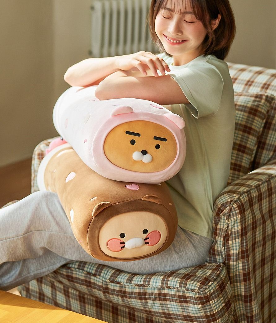 Kakao Friends跟PEPERO聯名了！「草莓巧克力棒萊恩玩偶」韓妞都在搶、巧克力春植吊飾也超欠買！-6