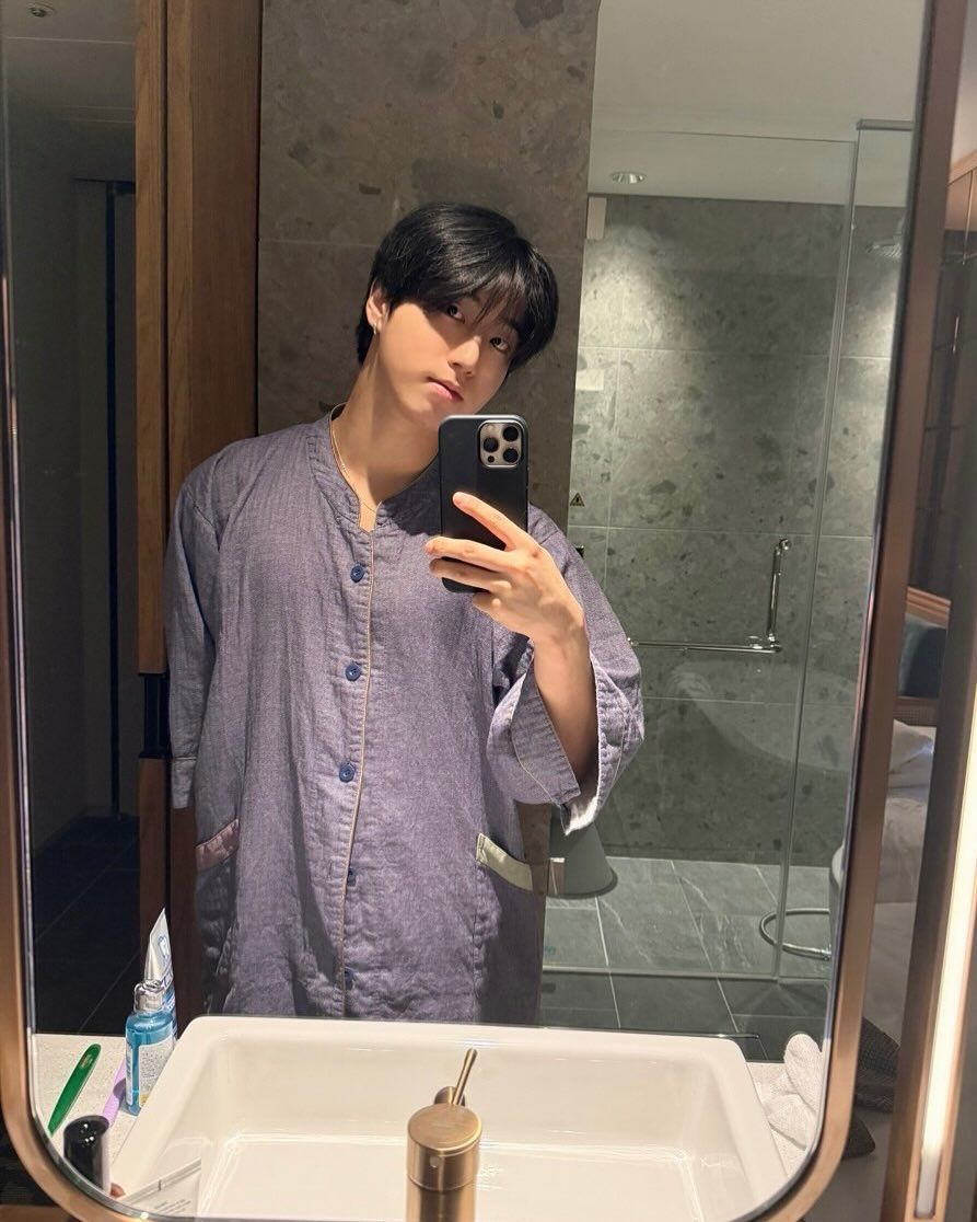 韓網公認6位超宅的「棉被精靈」KPOP男偶像！HAN全團最宅認證，元彬、元弼全上榜！-7