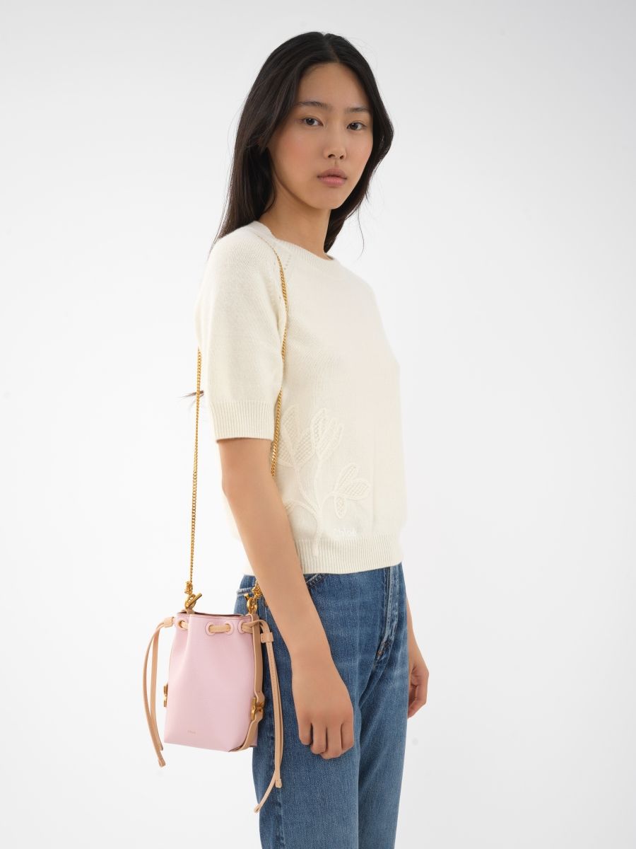 2024必買精品包！Chloé爆款Woody托特包新色「霜淇淋粉、小雞黃」三萬多買到！-6