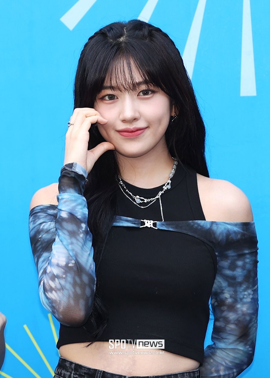 韓網熱議6位最美「酒窩女神」KPOP偶像！薇娟單邊酒窩超甜美，子瑜獲「微笑天使」稱號！-9