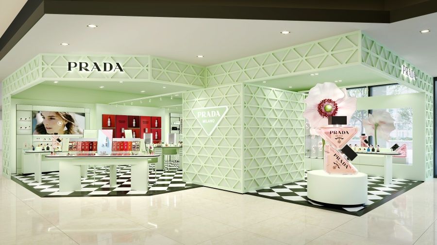 2025時尚美妝新地標！PRADA Beauty信義A8形象店、霧光尼龍氣墊同步登場、每天送50名人氣小香水！ -9