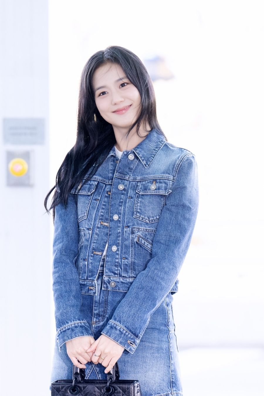盤點7位最具純情漫畫感的韓國女偶像！Sullyoon、Jisoo獲封初戀臉，Winter撞臉這位人氣動漫角色！-15