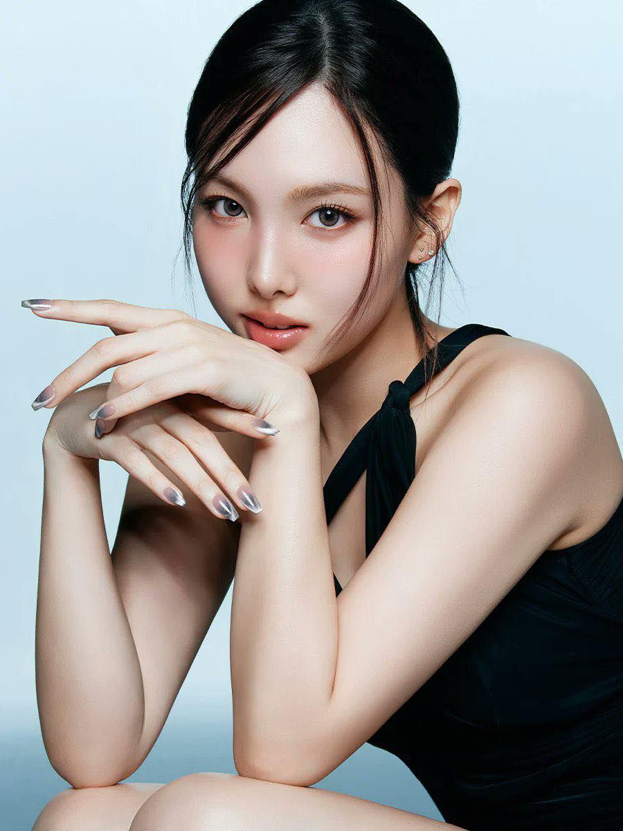 網友票選6大「美手代表」女偶像！張員瑛手指成熱議焦點，瑟琪、娜璉被封手部天花板！-13