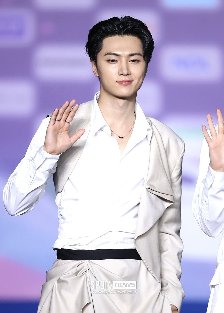 9位馬年出生的KPOP男偶像公開！元彬、成訓雙男神上榜，王奕翔話題度飆升！-3