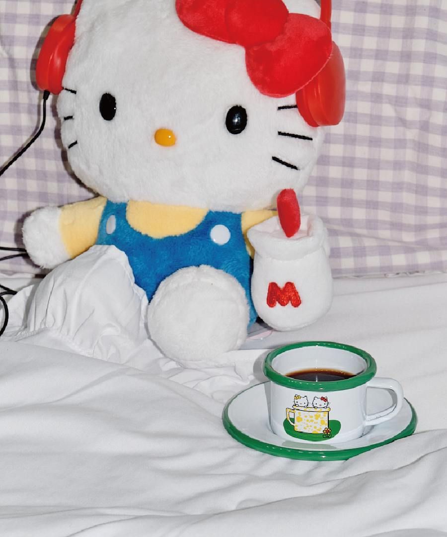 可愛發瘋！韓國開賣Hello Kitty聯名餐具、「呆萌Kitty磁鐵+馬克杯&奶油黃盤子」韓妞都在搶！-7