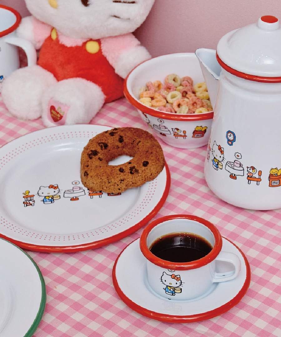 2025最新Hello Kitty聯名周邊懶人包！超可愛蝴蝶結水杯、H&M凱蒂貓家居用品、聯名軟糖全都想買！-24