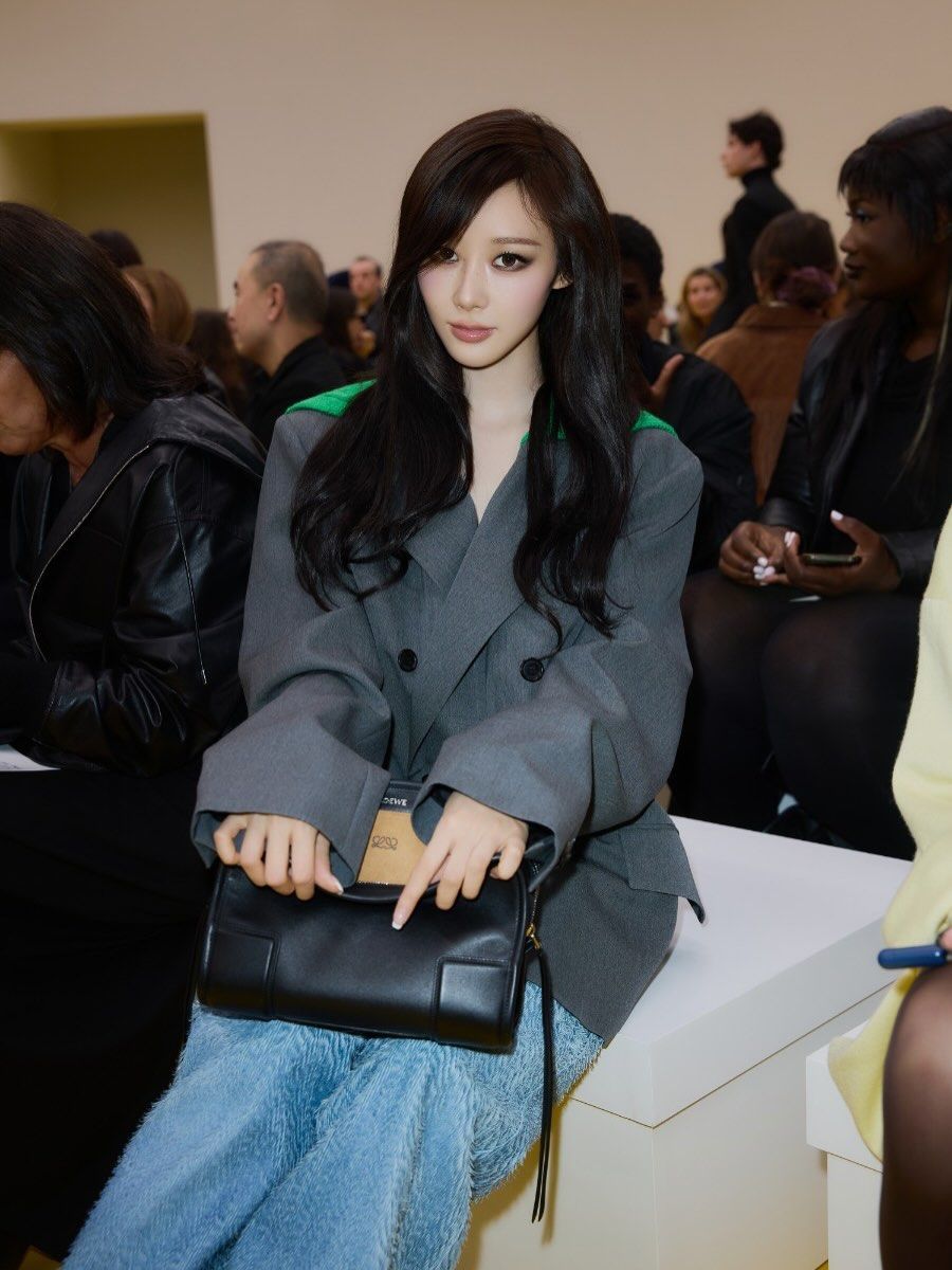 LOEWE換設計師依然超好看！Giselle、宋江都愛「這款包」、2026春夏上新必買一次看！-2