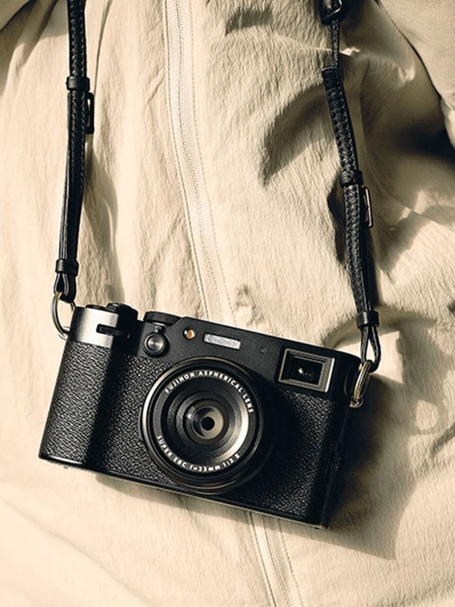 《逐玉》張凌赫根本斜槓攝影師！愛用同款4大相機找到了、「這款」橄欖綠相機美到像藝術品！-9