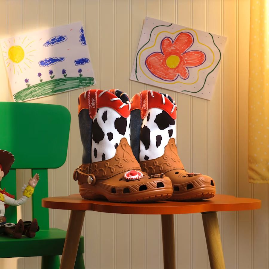 童年回憶暴擊！Crocs《玩具總動員5》聯名鞋登場！三眼怪、巴斯光年超萌登場！連翠絲牛仔靴都有！-9