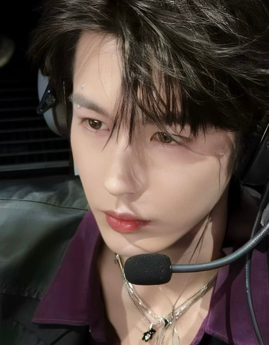 我夫婿來了！爆火陸劇《逐玉》張凌赫「美強慘將軍」禁慾場面心跳失速！190身高被譽為西裝男神天花板！-11