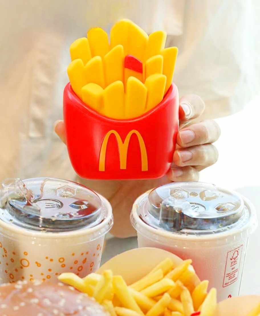 大麥克竟然會發光？！麥當勞Q翻「大麥克、薯條、蛋捲冰淇淋」造型拍拍燈這天開賣！-8