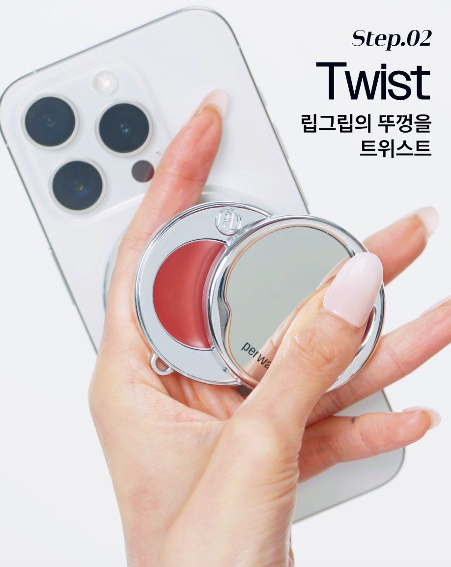 韓女人手一支「手機支架唇頰霜」！補妝鏡＋唇彩＋時尚配件三合一，一貼、二滑、三輕拍，原地化身時髦精！-13