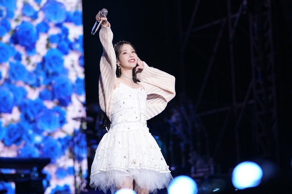 IU睽違4年台灣演唱會門票日期確定！人間仙女「舞台造型」回顧，準備好衝搶票了！-13