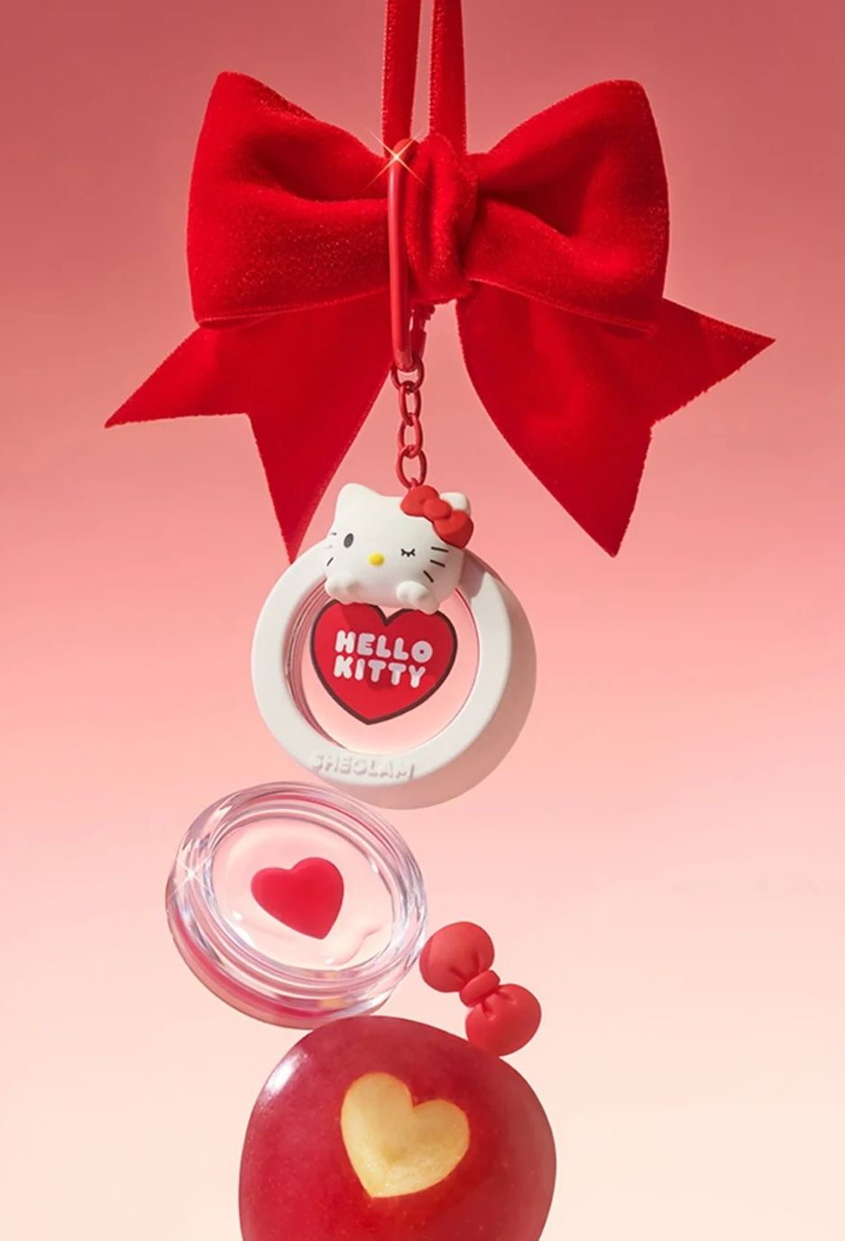 Hello Kitty風暴席捲美妝圈！SHEGLAM第二波凱蒂貓聯名全品項開箱，蝴蝶結夾心唇膏、無嘴貓粉撲、少女心噴發！-8