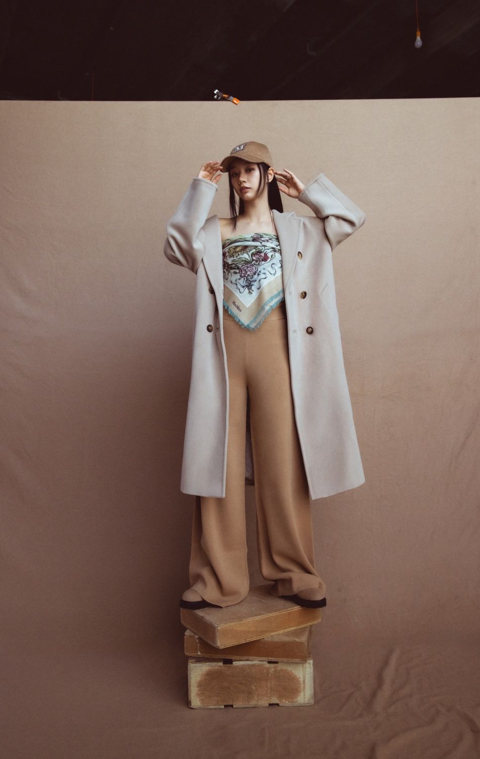 《善意的競爭》李惠利出發台灣！明天降臨Max Mara微風南山！機場造型完美駕馭經典大衣！-7