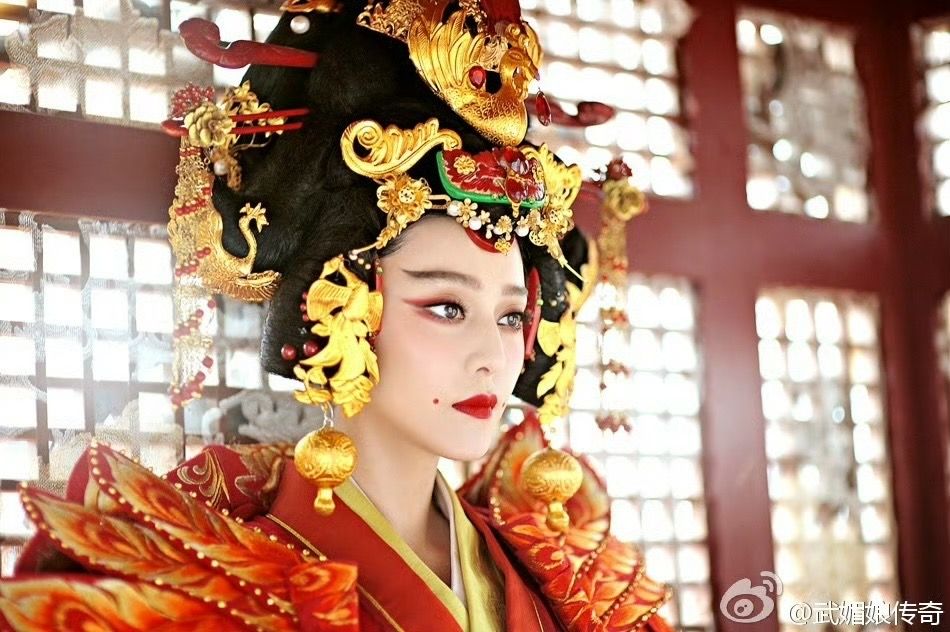 盤點7位古裝陸劇「皇后」角色！白鹿《寧安如夢》化身心機壞皇后，迪麗熱巴造型翻車，「最美皇后」是她！-6
