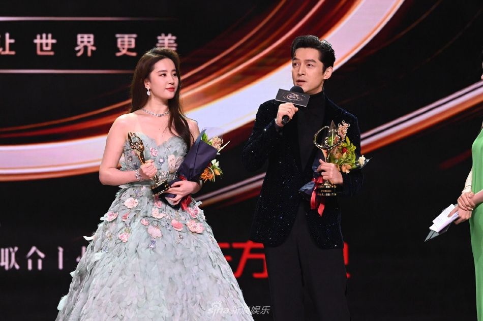 2023微博之夜完整出席&得獎名單公布！肖戰、迪麗熱巴、王鶴棣、白鹿、楊紫、檀健次、趙露思全都來了！-13