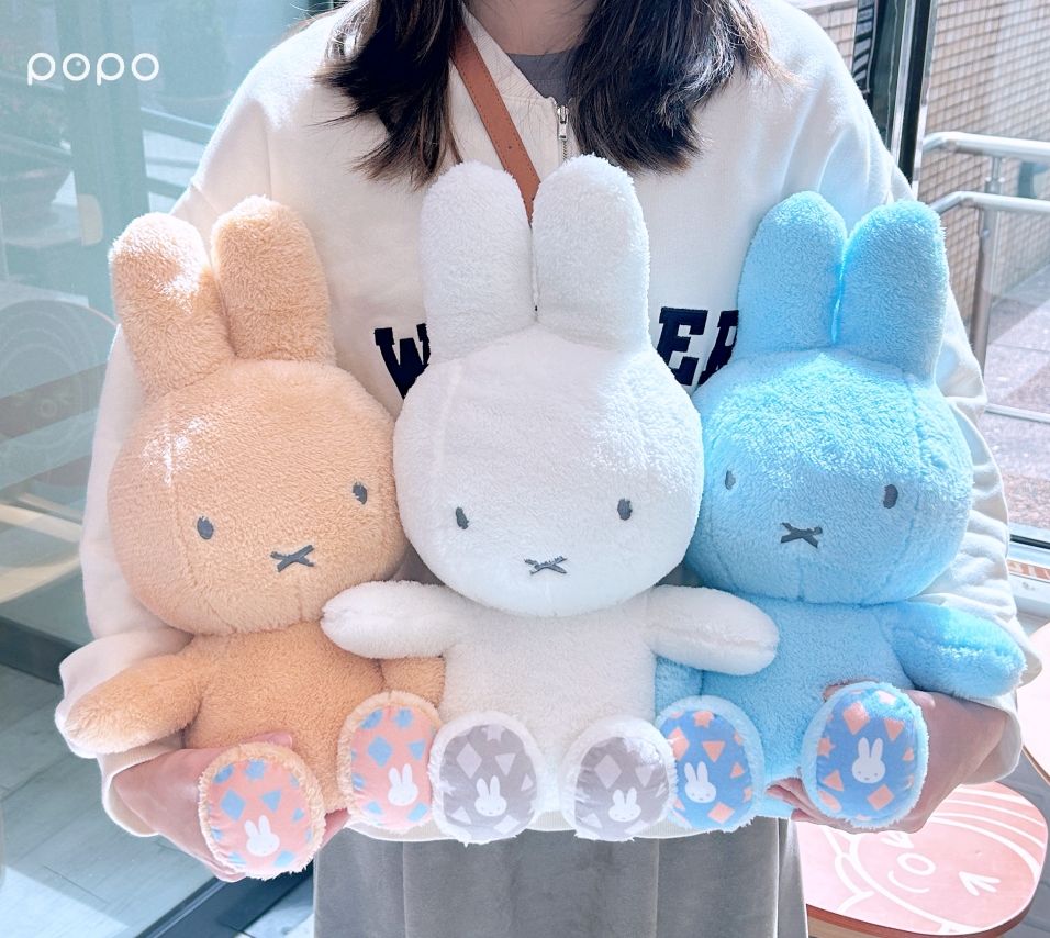 7-11最新集點小物是Miffy兔！萌翻天「米飛兔絨毛吊飾、大頭保冷袋、雙面抱枕」全都想帶回家！-9